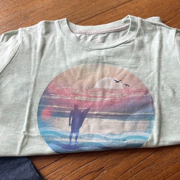 Summer vibes bundle! Two ON tees - Picture 2 of 5